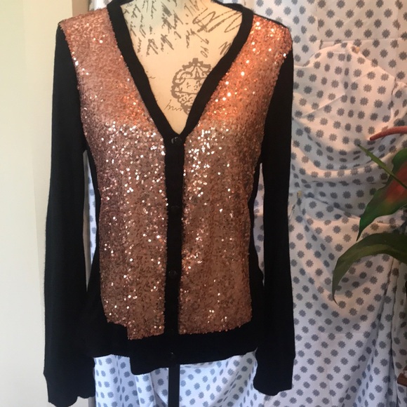 ISSI Cardigan - Picture 1 of 5